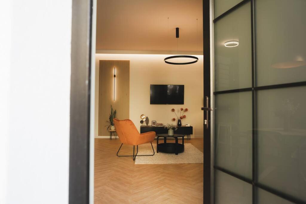 Апартаменты The Middle House Сату-Маре Экстерьер фото